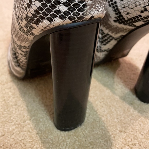 qupid snakeskin booties - Picture 5 of 5